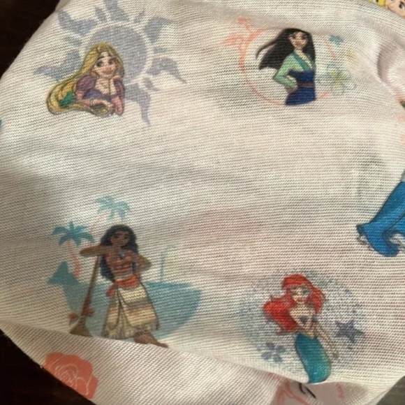 NEW Girls Disney Princess All-Over Print Lightweight Neck Gaiter Wrap - Picture 4 of 10